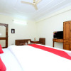 Отель Raja By OYO Rooms, фото 10