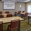 Отель Courtyard by Marriott Indianapolis Airport, фото 14