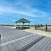 Отель Seaside Park Apt W/outdoor Shower- Walk to Beach!, фото 12