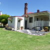 Отель Tenterfield Cottage Holiday House в Тентерфилде