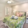 Отель Chic Hilton Head Island Condo: Walk to Ocean!, фото 5