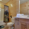 Отель Downtown Getaway by Heritage Cabin Rentals, фото 8