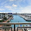 Отель Viaduct Harbour Beauty with Balcony, фото 11
