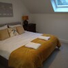 Отель 5 Bedrooms/sleeps 10-12/free Wifi & Parking/garden, фото 7