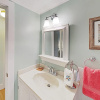 Отель New Listing! Charming Getaway W/ Spacious Yard 4 Bedroom Home, фото 7