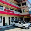 Отель RedDoorz Syariah near T1 Juanda Airport 2, фото 1