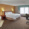 Отель Hampton Inn & Suites by Hilton Toronto Airport, фото 4