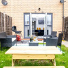 Отель Luxury 2 Bed House City Centre ✘ BBQ & GARDEN ☆ FAMILY FRIENDLY→ Swingball & Outdoor Furniture - FRE, фото 24