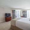 Отель Fabulous Waterfront 2BR 2BA Trump Tower Apartment 6 Guests, фото 4