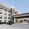 Отель Holiday Inn Express & Suites San Antonio NW near SeaWorld, фото 1