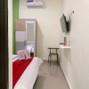 Отель RedDoorz Syariah At Kotabaru M Yamin Street Pontianak, фото 11