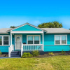 Отель Whiting Island - 3BR Close to Beach w hot tub, фото 1