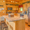 Отель Peytons Hideaway 3 Bedroom Home with Hot Tub, фото 13