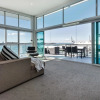 Отель QV Spacious Waterfront Apartment - 748, фото 9