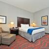 Отель Holiday Inn Express Hotel & Suites Detroit - Utica, an IHG Hotel в Ютике