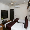 Отель OYO 14389 Diplomat Suites, фото 5