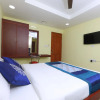 Отель OYO 15558 Sri Sai Nivas Inn, фото 5