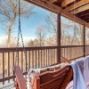 Отель Pine Needle by Avantstay Log Cabin w/ Gorgeous Views, Hot Tub, Patio & Pool Table!, фото 4
