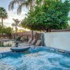 Отель SLS Cactus Acres - FREE Heated Pool, Boccie, Spa & Pool Table., фото 11