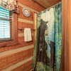 Отель Rustic Charm 1 Bedroom Home with Hot Tub, фото 2