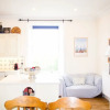 Отель Beautiful & Bright Three Bedroom Home, фото 17