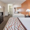 Отель Baymont Inn & Suites Conference Center South Haven, фото 1