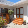 Отель Pollok Beach Guest Lodge, фото 1
