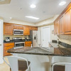 Отель Spacious and Comfortable Oceanwalk Condo Near Beach Access Ow19-202, фото 6
