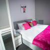 Отель Large House - Nr City Centre, Ideal 4 Large Families, Contractors, Business & Corporate Guests, фото 7