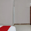 Отель OYO 92456 Putri Homestay Syariah, фото 9