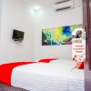 Отель OYO 433 Nelvi Guest House Syariah, фото 16