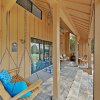 Отель Rustic-chic : Pools, Tennis & Lake Access 2 Bedroom Cabin, фото 12