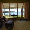 Отель Lakeside Bills Bay Cabin by RedAwning, фото 7