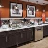 Отель Hampton Inn Minneapolis-Roseville, фото 20