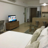 Отель Shang Luxury Suites 1BR 1 near One Shangri la Mall Mandaluyong, фото 2