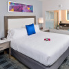 Отель Holiday Inn Express & Suites San Diego - Mission Valley, an IHG Hotel, фото 3