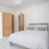 Отель Elegant York House - on a beach road, sleeps 12, with sea views, фото 9