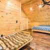 Отель Londonderry Chalet w/ Deck, Fire Pit & Views!, фото 15