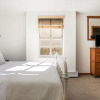 Отель Holly by Avantstay In the Heart of Breckenridge w/ Hot Tub, Game Room & Roof Top Patio, фото 4