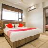 Отель OYO 35932 Hotel Gurukrupa Residency, фото 1