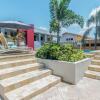 Отель Amazing 2BR 1BA w Pool Close to the Beach BBQ, фото 1