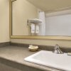 Отель Colonial Square Inn & Suites, фото 8