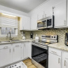 Отель Contemporary Townhome ~ 7 Mi to Dtwn Raleigh!, фото 5