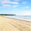 Отель Black Rock Home - 4 bed - Jacuzzi Bath - Beach, фото 17
