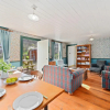 Отель Historic Pavitt Cottage - Robinsons Bay Holiday Home, фото 9