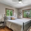 Отель Lovely Laurelhurst - Music Room & Sunny Yard 3 Bedroom Home, фото 15