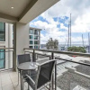 Отель Stunning Central Viaduct Apartment With Balcony!, фото 2