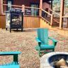 Отель Vacana Offline Cabin, Covered Back Deck, HotTub, FirePit, Pet Friendly, фото 17