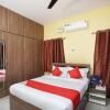 Отель Oyo 11910 Near Kamaraj Avenue, фото 24