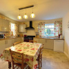 Отель Spacious 4 Bedroom House with Garden, фото 9